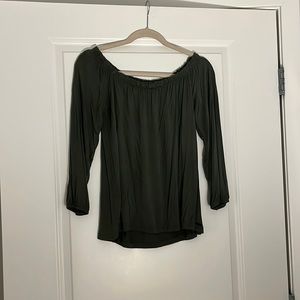 Off the shoulder quarter sleeve top